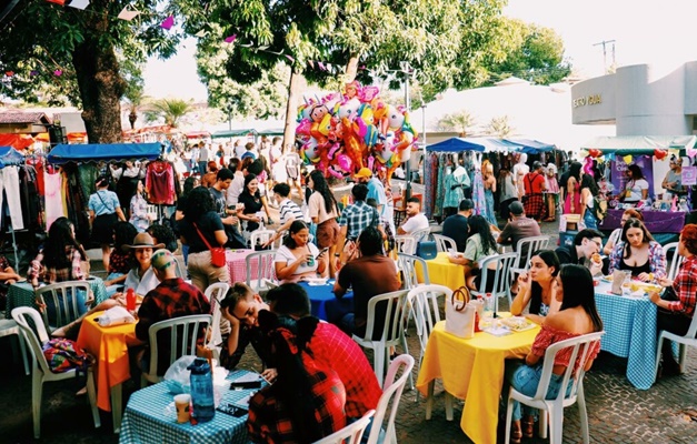 aredacao's tweet photo. Feira das Minas leva cultura afro ao Martim Cererê, em Goiânia https://t.co/pEiEdjuQP9 https://t.co/crr54Z0MKb