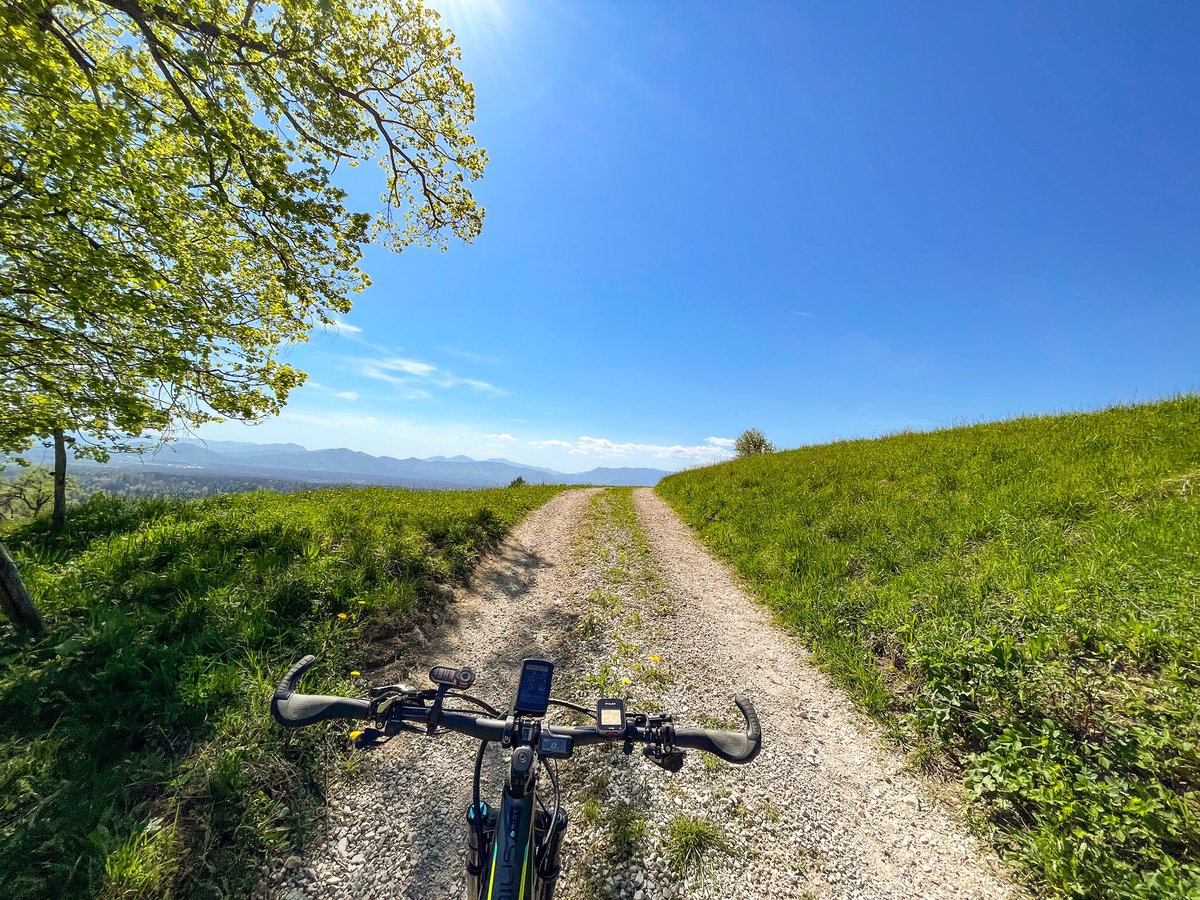 Beautiful day, gorgeous views, exciting cycling 
.
.
.
#gorenjska  #slovenia #ifeelslovenia  #nature  #gorgeous  #outdoors #mountains #discoverslovenia #mountains  #golnik  #mountainbiking #cycling #preddvor #sports  #geniuseride #sramasxeagle #eaglexx1  #karoo2 #hammerhead