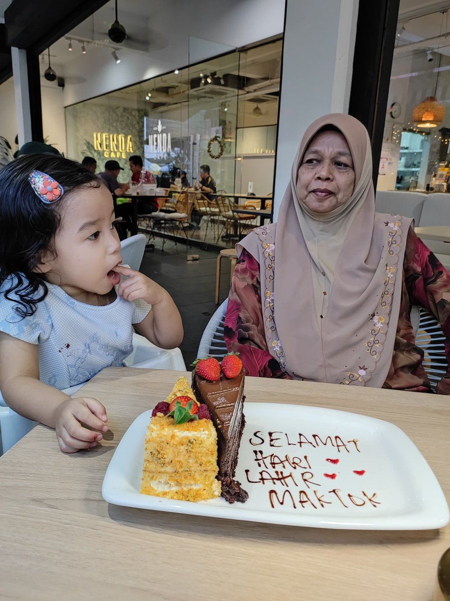 kikihippO's tweet photo. SELAMAT HARI LAHIR MAK🎂 https://t.co/PHhM77mKCD
