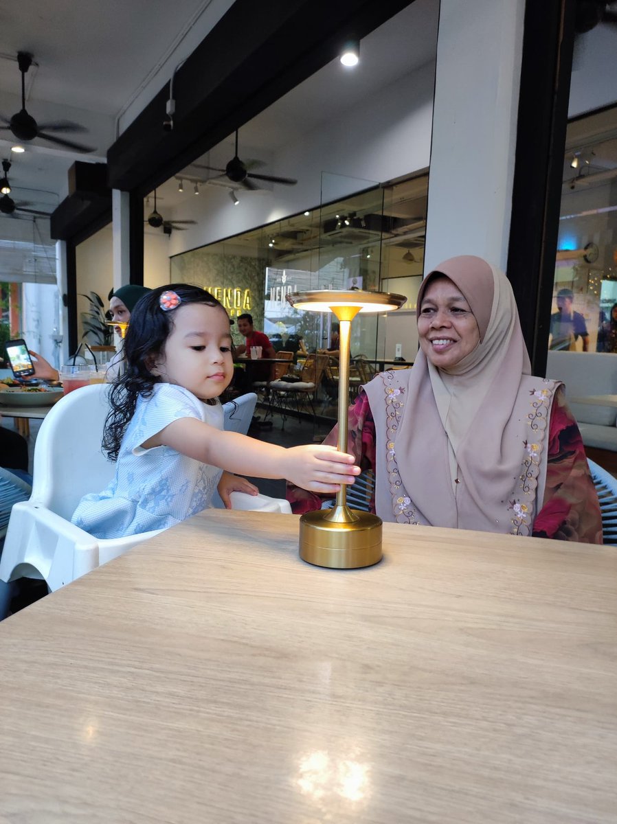 kikihippO's tweet photo. SELAMAT HARI LAHIR MAK🎂 https://t.co/PHhM77mKCD
