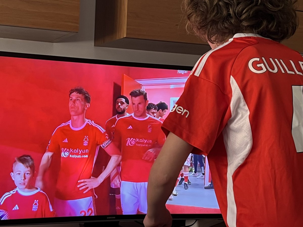 metaljamin25's tweet photo. @NFFC From València, Spain. #GoForest 💪🏼💪🏼💪🏼 https://t.co/O39iWayF88