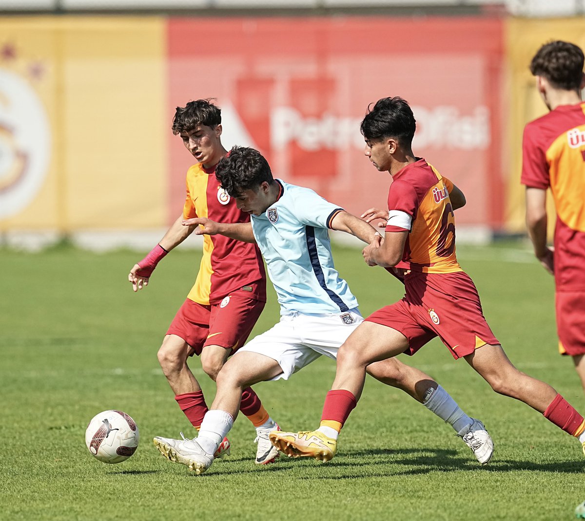 Maç sonucu: Galatasaray U17 2-2 RAMS Başakşehir U17 ⚽️ 72’ Berat Luş (P) ⚽️ 90+7’ Mustafa Kürşat Tümay