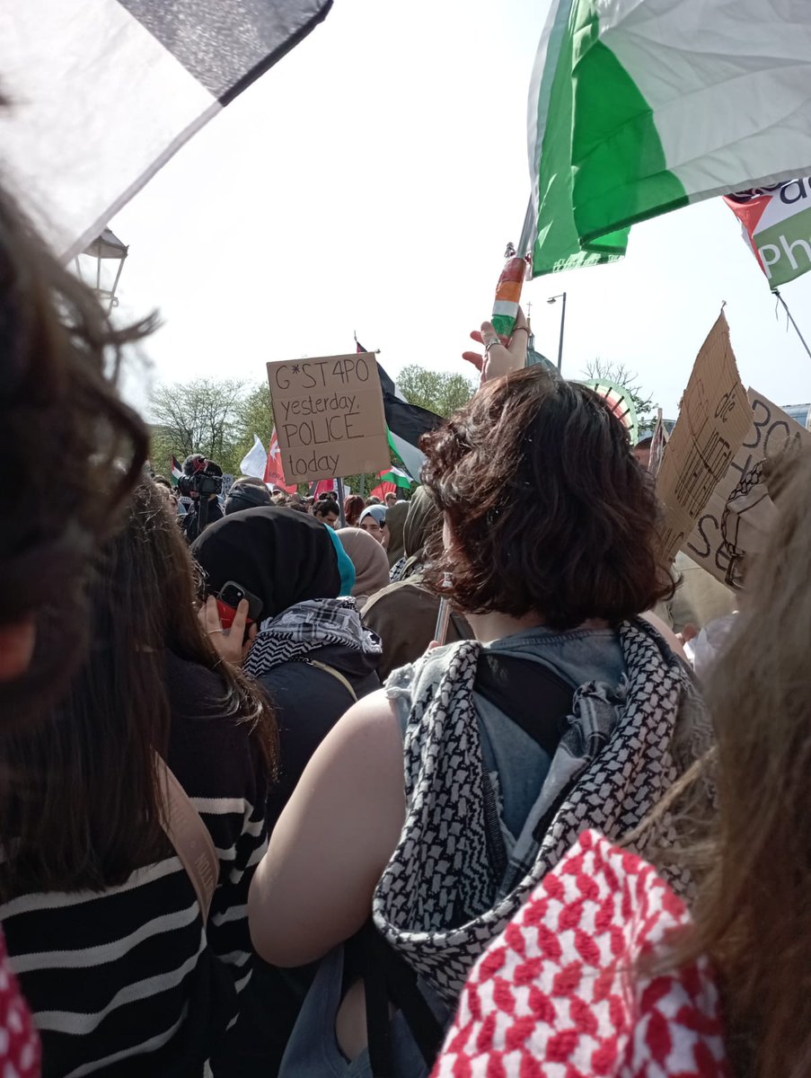 luchainternacio's tweet photo. A la manifestació a #Berlin contra la prohibició del #PalaestinaKongress. #Alemanya arma Israel per cometre el genocidi a #Gaza i reprimeix qui denúncia aquesta complicitat descarada. #Weaccuse https://t.co/PaIjDyMVTY
