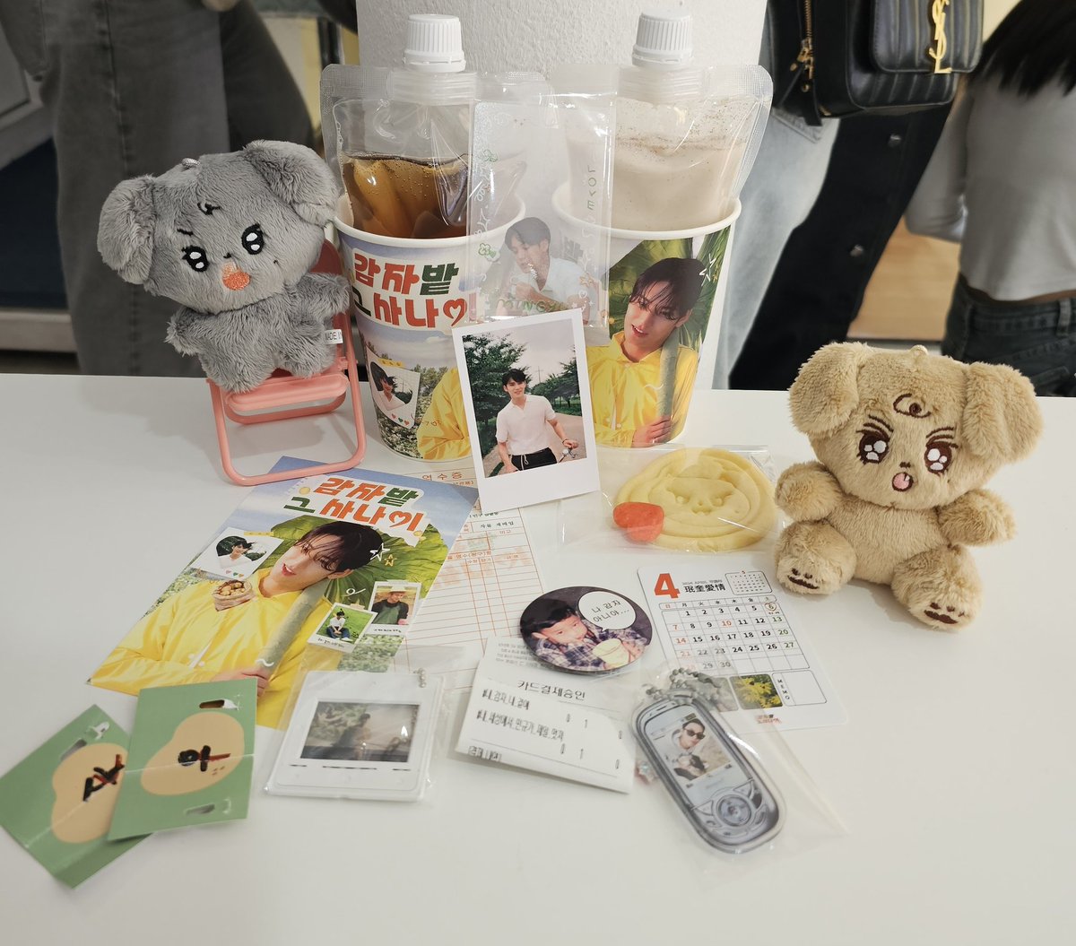 leigh_vly's tweet photo. 📸
🔎 카페 뮤즈 시노님

와- 들어가자마자 컨셉에 완전 깜놀😲 
소품들 하나하나 다 공들여 준비하신게 너무나 귀엽고 민규랑 잘 어울렸구요👍👍 이것저것 보는 재미가 아주 쏠쏠했습니다! 특히나 진짜 민규생일상 .... 최고요🫶

#내_감자_내_곁에
#내_세상에서_민규가_제일_멋져 https://t.co/EppbNQX8bq
