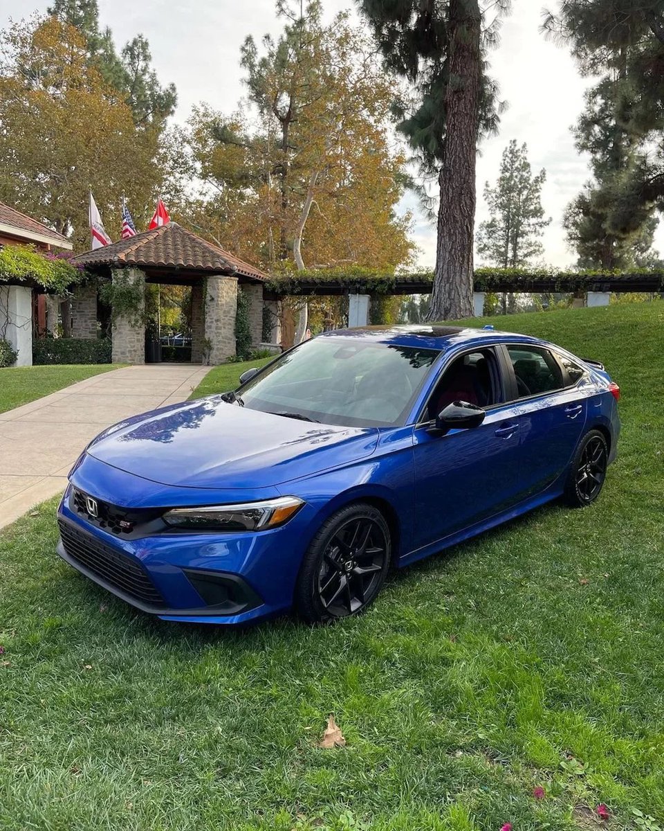 RozeRage's tweet photo. There are 3 types of cars that ALWAYS want to race me.
It’s always the usual suspects. 😂
#WRX #CivicSi #BMW #DodgeChallenger #HemiPowered #Challenger https://t.co/8tt6PcK99R