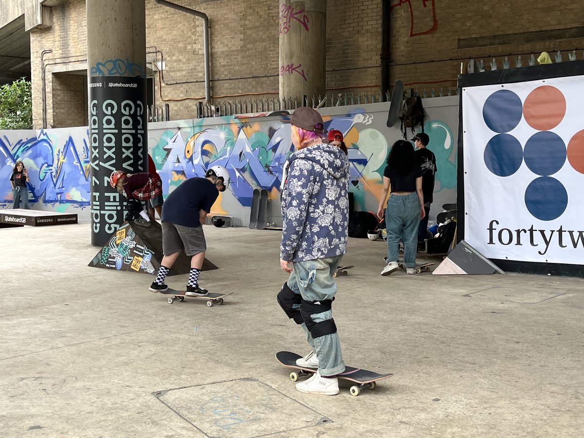 Great to see so many women and girls @SamsungUK #JoinTheFlipside at Nottingham TramlineSpot @SkateboardGB @NottinghamSkate @MakeSpaceforGi1