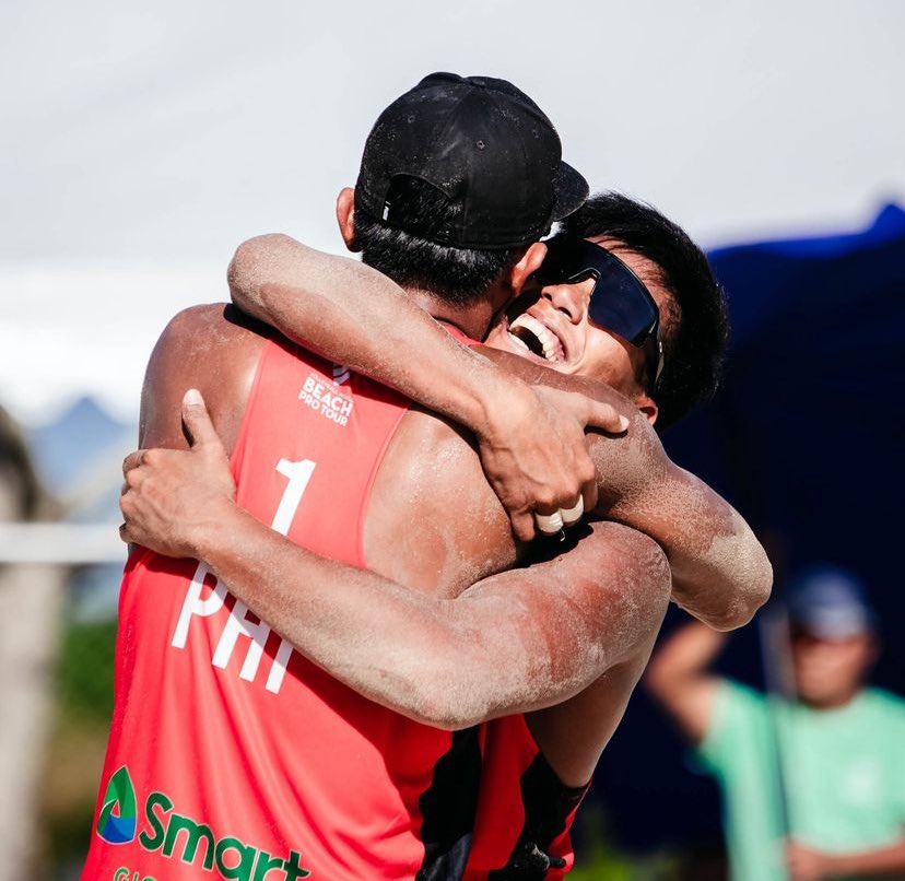 JUST IN: 🇵🇭 Filipino duo James Buytrago and Rancel Varga defeat 🇯🇵 Japan’s Gottsu/Shoji to secure a slot in the 2024 Volleyball World Beach Pro Tour Futures semifinals with a score of 21-15, 26-24. Congratulations! 🇵🇭👏

They will once again face 🇱🇻 Latvia’s Liepa/Puskundzis in…