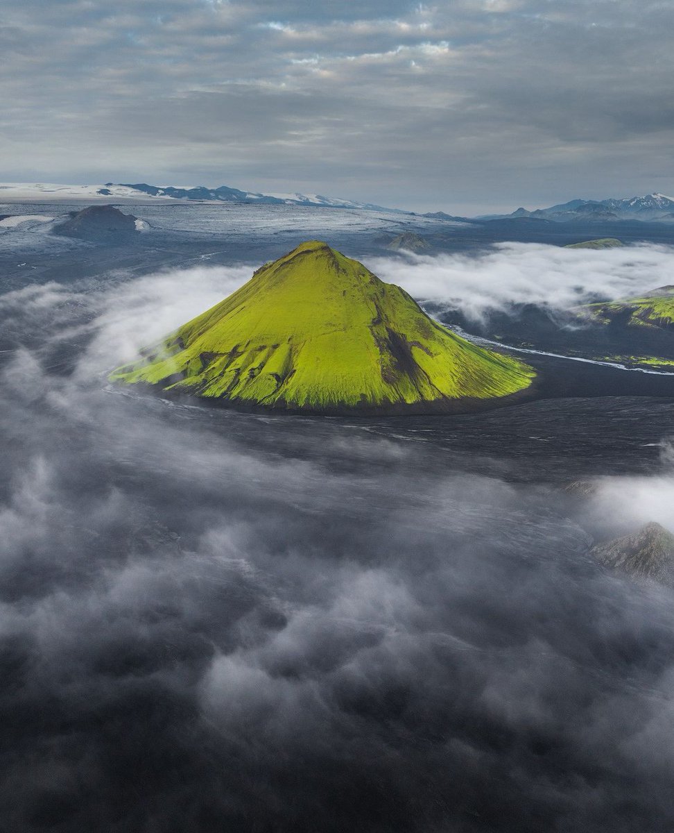 guidetoiceland's tweet photo. The Lonely Mountain in the remote Icelandic highlands ⛰️

Mount Mælifell is surrounded by nothing but a vast black sand desert near Myrdalsjokull glacier 📍

#iceland #mountain #highlands https://t.co/xnywZHeQkq