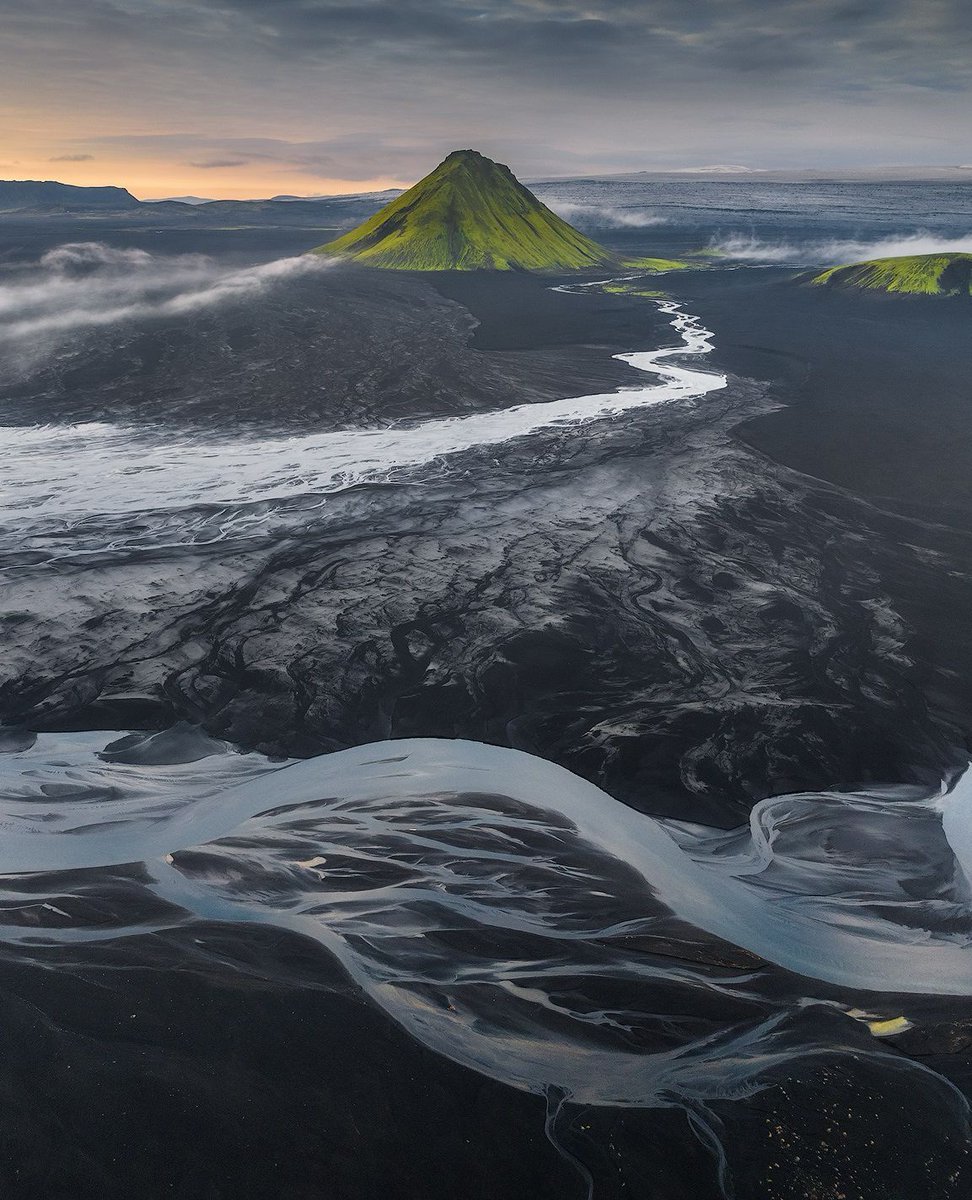 guidetoiceland's tweet photo. The Lonely Mountain in the remote Icelandic highlands ⛰️

Mount Mælifell is surrounded by nothing but a vast black sand desert near Myrdalsjokull glacier 📍

#iceland #mountain #highlands https://t.co/xnywZHeQkq