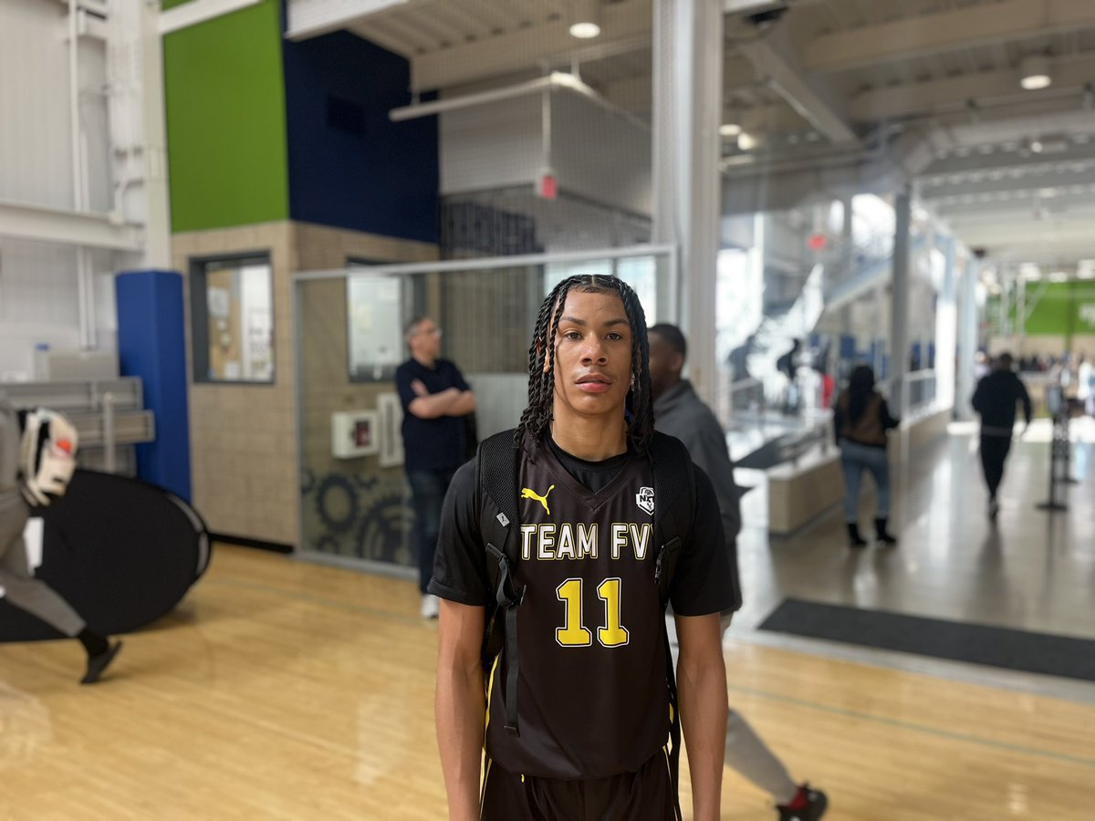 ‘25 G Sterling Hoarde was all over the place this morning. Just felt like the glue that held things together for his squad. Does the little things, rebounds, initiates offense, and guards well using his length to frustrate and to get in passing lanes. @NxtProHoops @TeamFVV