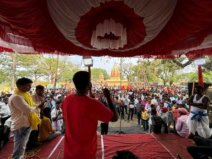 JairamTiger's tweet photo. राजगंज के बागदाहा चड़क पूजा में पहुँचे..
लोगों को भोक्ता परब के महत्व को बताया

जय बूढ़ा बाबा 🙏🙏 https://t.co/CfHwWWJx6g