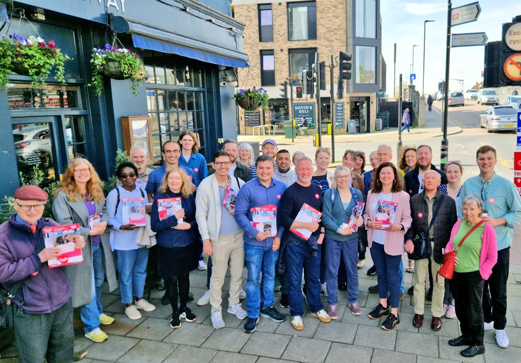 Great to be back in Streatham campaigning for @SadiqKhan and Labour’s by-election candidate for Streatham Common & Vale, Sarah Cole! Use all your votes for @UKLabour on May 2nd!