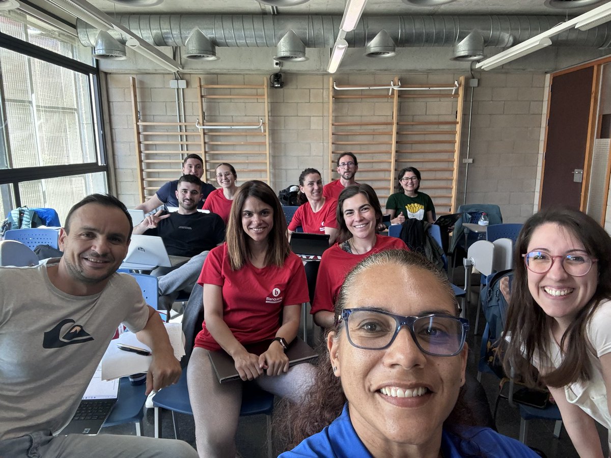 ErikaCyrus's tweet photo. Ser docente del Master universitario en actividad física terapéutica para personas con patología crónica, envejecimiento o discapacidad , @blanquernafcs Es una experiencia altamente gratificante, poder trabajar con personas tan motivadas y comprometidas lo hace sencillo.  🫶🏽 https://t.co/lVDxq6qOBK
