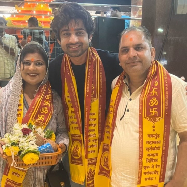 sami4939786775's tweet photo. Allah aapko bhot kamyab krega aap apne maa pita ko bhot pyar karte hai Allah aise nek Dil walo ke Sath hamesa rahte hai .Ak bro you deserve All happiness 😊😊😊😊
Bro me udaayari time se aapko janta hua . please change you pr team
#AbhishekKumar
#teamchange https://t.co/5IdZ3rhJ04