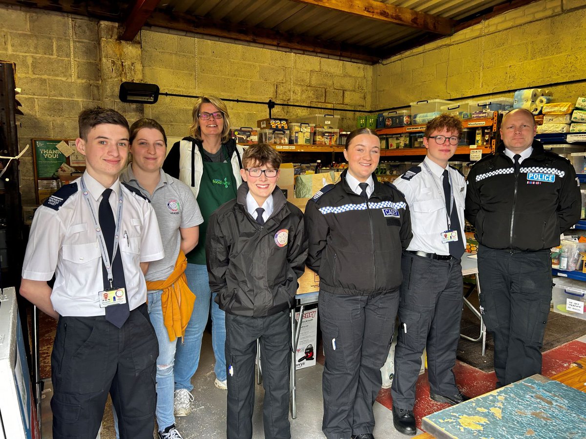 Last week, some of our cadets visited @TowcesterFB to learn about their work, but also to deliver a donation of just over 100kg worth of products and assisted in sorting them out to support their community @SthNorthantsNPT @ESCadets