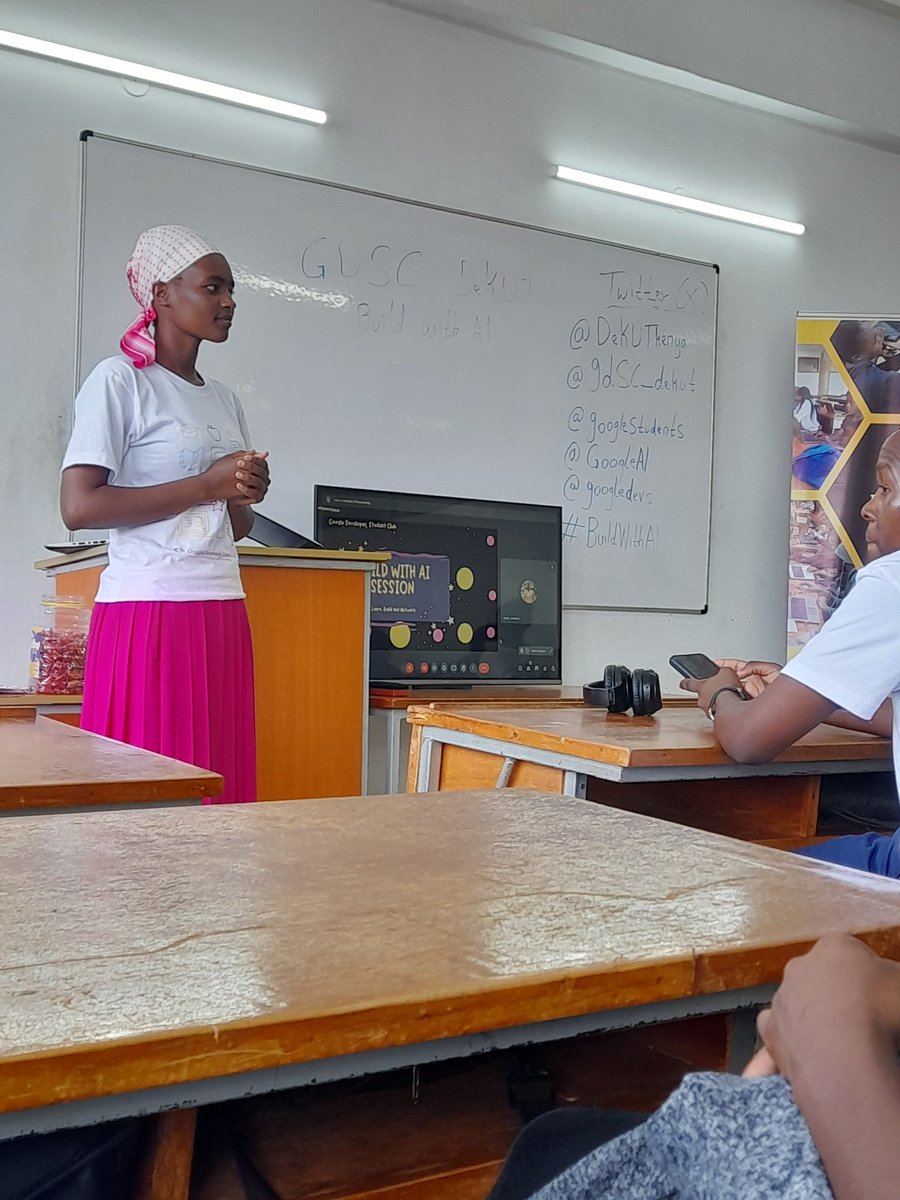 An amazing  session with the keynote speaker Mary Kariuki , learnt alot about TensorFlow.
 #BuildWithAI
@gdsc_dekut 
@DeKUTkenya 
@GoogleAI 
@googledevs