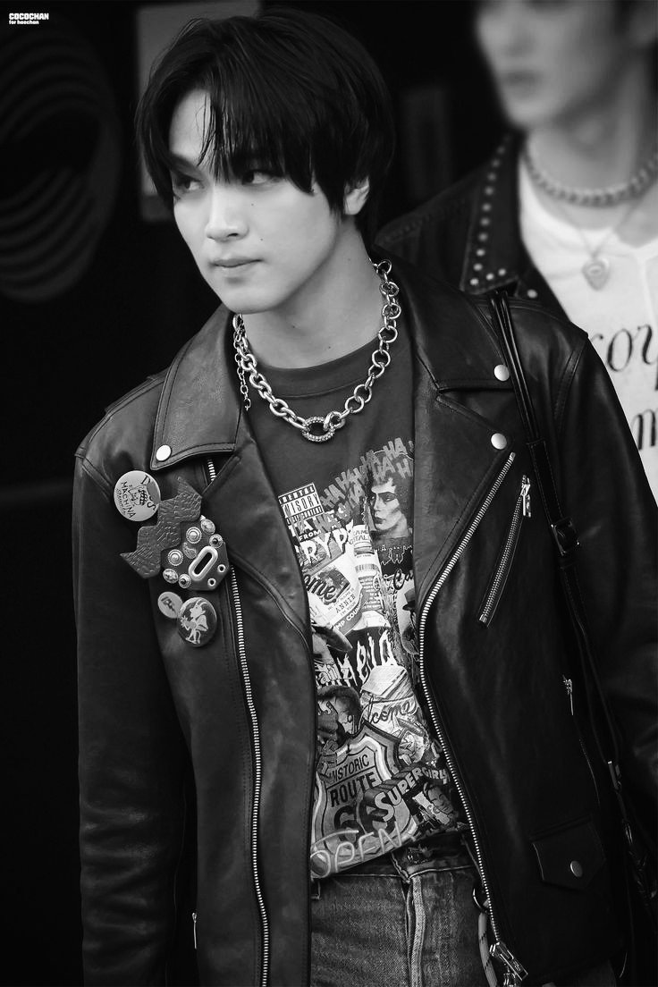 aiimericanoo's tweet photo. Aa ekal vs Aa idar 

— Lee Haechan au. https://t.co/hkBHdj2swk