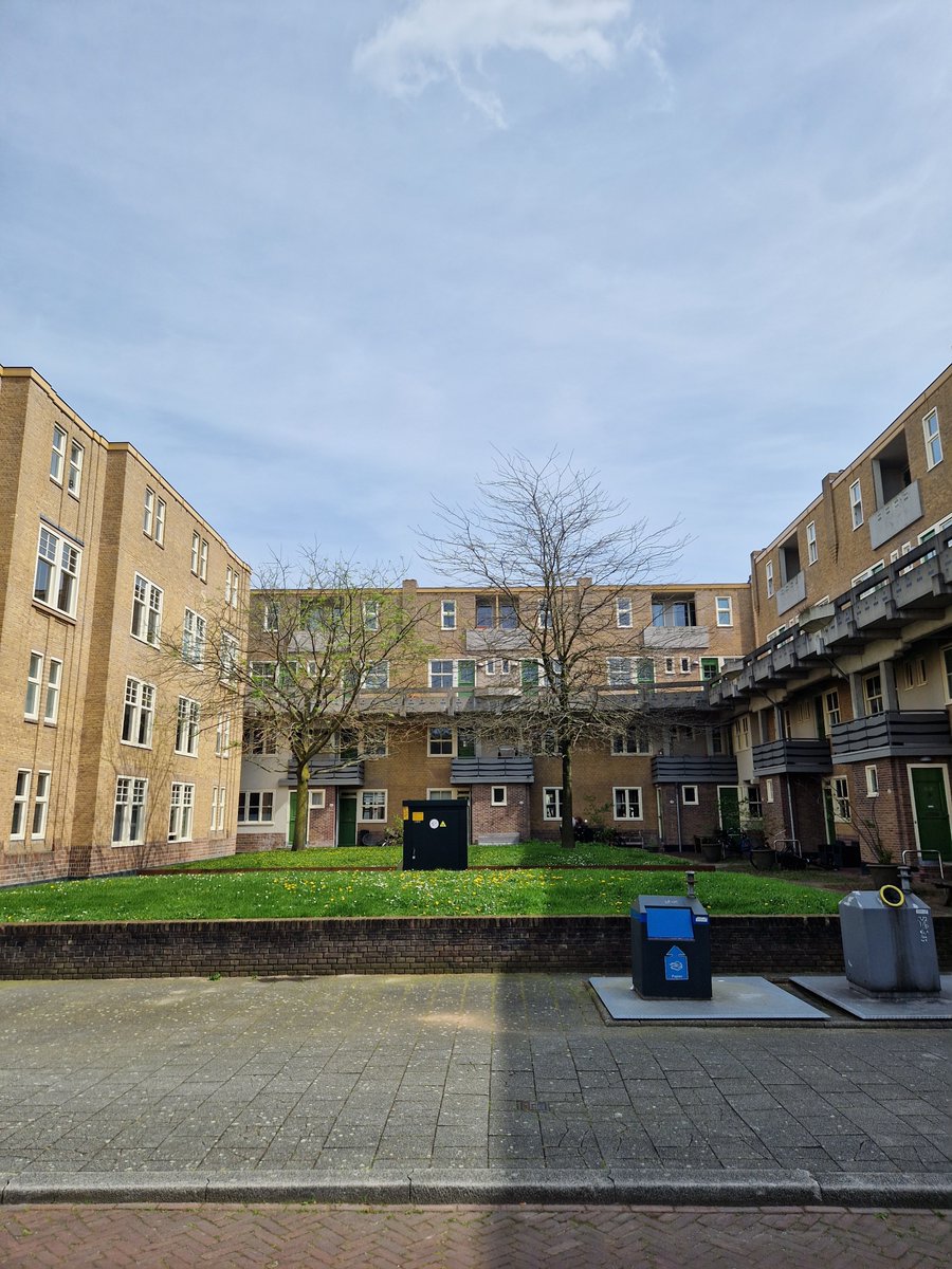 CultCabinet_CC's tweet photo. Voor wie nog een huis zoekt op een toffe plek #rotterdan Justus v Effenstraat https://t.co/yGyNmhqvpc