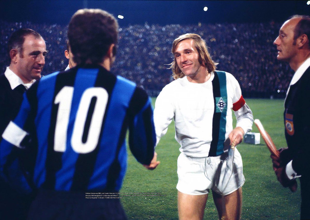 Referee Doorpmans(NED) and Sandro Mazzola 10 (Inter) and Günter Netzer (Borussia MG) Borussia Mönchengladbach vs Internazionale 7-1 71-72 European Cup 2nd round 1st leg at Bökelbergstadion in Mönchengladbach on 20 Oct 1971 Photo by Masahide Tomikoshi / TOMIKOSHI PHOTOGRAPHY