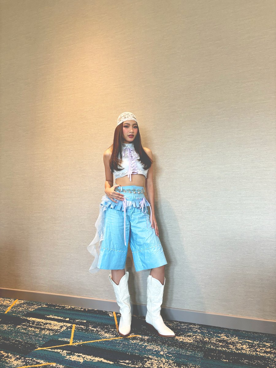 BINI_ph's tweet photo. #BINI : #AwesomeSummerFanFest Photo Series [ Colet ]

Paano kami kakalma, eh hindi din kayo kumalma sa pagsuporta samin! We’re too soft for this mga bes!🥹 Salamat sa lahat ng pumunta! Congrats and TYSM @samsungph for this awesome experience!💖

@bini_colet
BINI CREATES AWESOME https://t.co/C10VzcQPTU
