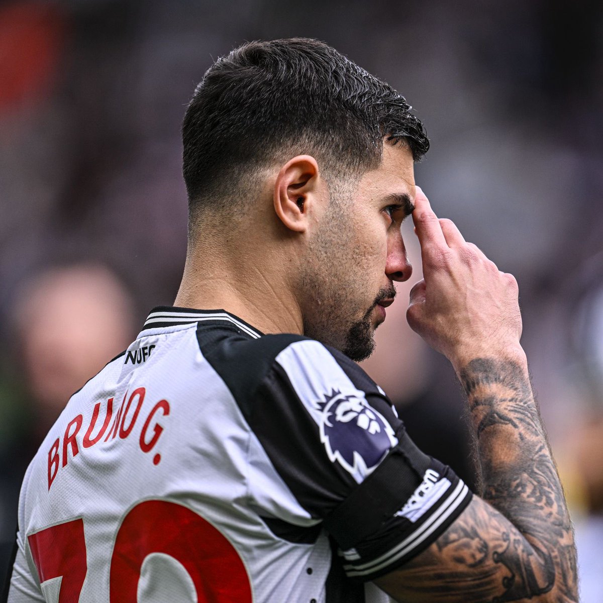 brunoog97's tweet image. Another amazing day in our home!! So proud of our team!! 4-0, 3 important points and 1 assist!! Howay the lads. Love it 🖤🤍3️⃣9️⃣