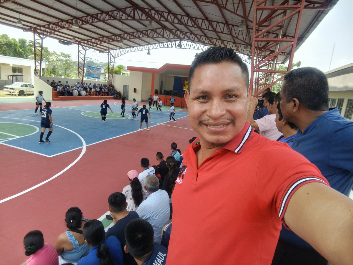 Wilistc87's tweet photo. Final del campeonato Docentes 2024 en la Unidad Educativa Cuyabeno  #Wilis87 😉 https://t.co/hvA46CdbXa