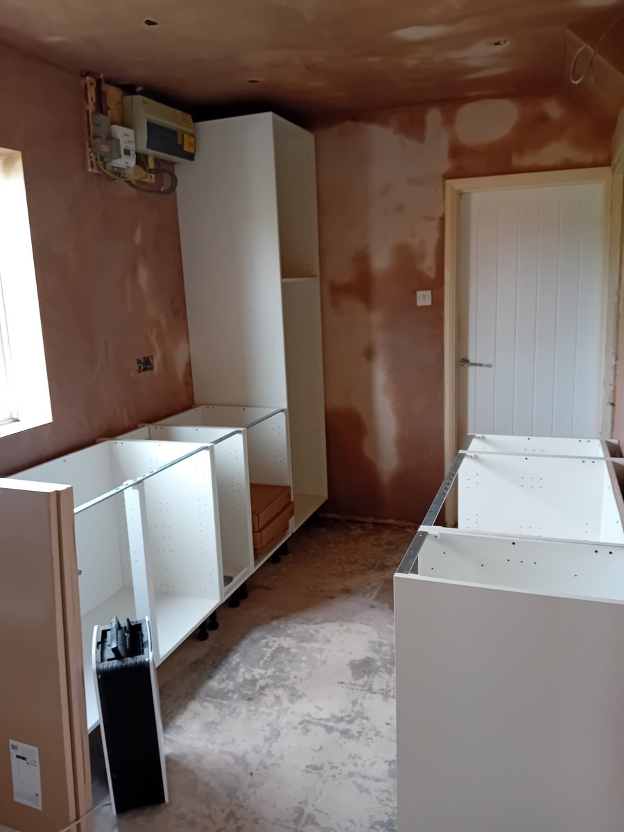 So it's starting to look like a kitchen ..... 👏👏our fabulous kitchen fitters were out early this morning 😊😊 #kitchen #MHHSBD #kitchendesign #kitchenrenovation