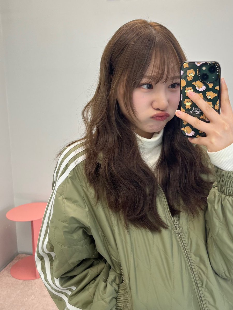 T43IRY's tweet photo. they kinda look alike🤨🤨 https://t.co/wxhaknOTlC