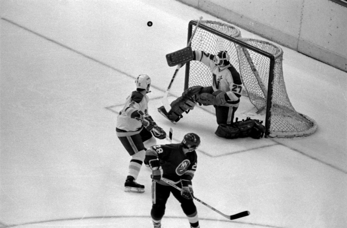 #OnThisDay, the Minnesota North Stars lost their last game at the Met Center on April 13, 1993, against the Chicago Blackhawks. Read more about the North Stars in our MNopedia article: mnhs.info/3TMPdtX