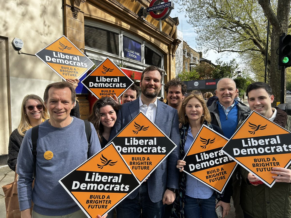 More of our excellent team out today in #Norland ahead of the by-election on May 2nd. So many voters here are fed up of sixty years of Conservative neglect and are backing @DarganFinlay for a hardworking #LibDems local councillor!