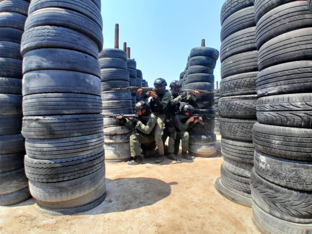 ejercito_ve's tweet photo. 🪖 #Graduación || Celebramos la graduación del Curso Nro. 53 de Fuerzas Especiales y Contraterrorismo. Estos hombres y mujeres han demostrado su compromiso, destreza y aguerrida preparación para enfrentar los desafíos más exigentes. Son los guardianes de nuestra patria, listos para proteger la independencia y la soberanía de Venezuela. #SoloUnidosVenceremos