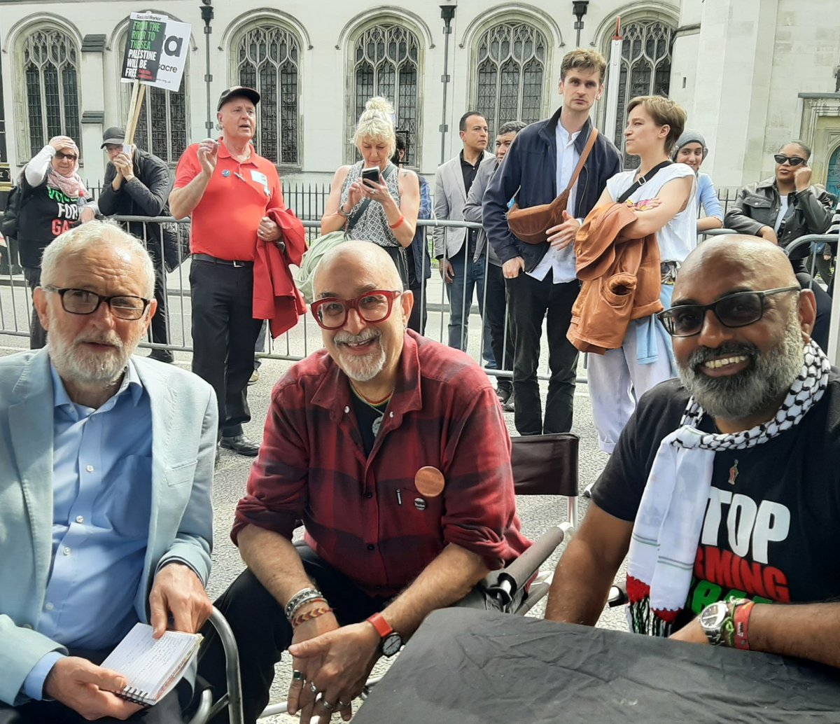 Jeremy Corbyn, David Rosenberg and Asad Rehman address tens of thousands of Palestinian supporters at London's National March for Palestine today. @jeremycorbyn @davidjrosenberg @chilledasad100 @WarOnWant @corbyn_project @PSCupdates #FreePalestine