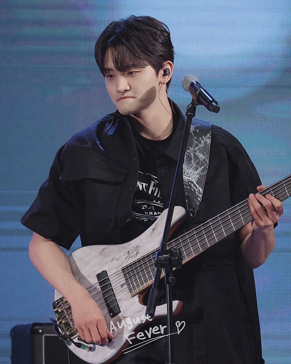 240413

사운드땜에 한껏 예민한 입꾹
#조원상 #루시 #WONSANG #LUCY