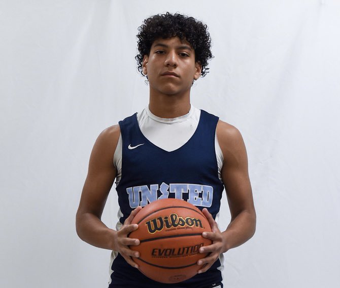 unitedNJaauboys's tweet photo. United 16U National lose g1 to City Rocks EYCL at the @madehoops East Warm Up. Solid first half, but pressure of CR was too much in the 2nd. Julian Van Hoeck led all scorers with 17p, 8r, 4a. Nick Vasquez, Jude Berman and Dylan Aveno played well. 🔵⚪️ #1-1 https://t.co/PSjYFzGzON