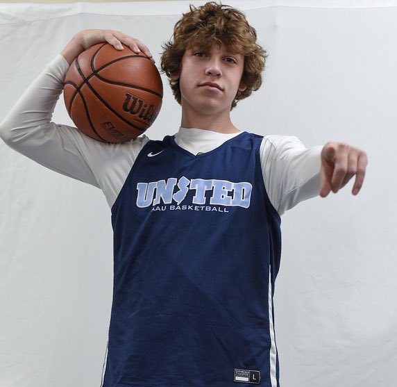 unitedNJaauboys's tweet photo. United 16U National lose g1 to City Rocks EYCL at the @madehoops East Warm Up. Solid first half, but pressure of CR was too much in the 2nd. Julian Van Hoeck led all scorers with 17p, 8r, 4a. Nick Vasquez, Jude Berman and Dylan Aveno played well. 🔵⚪️ #1-1 https://t.co/PSjYFzGzON