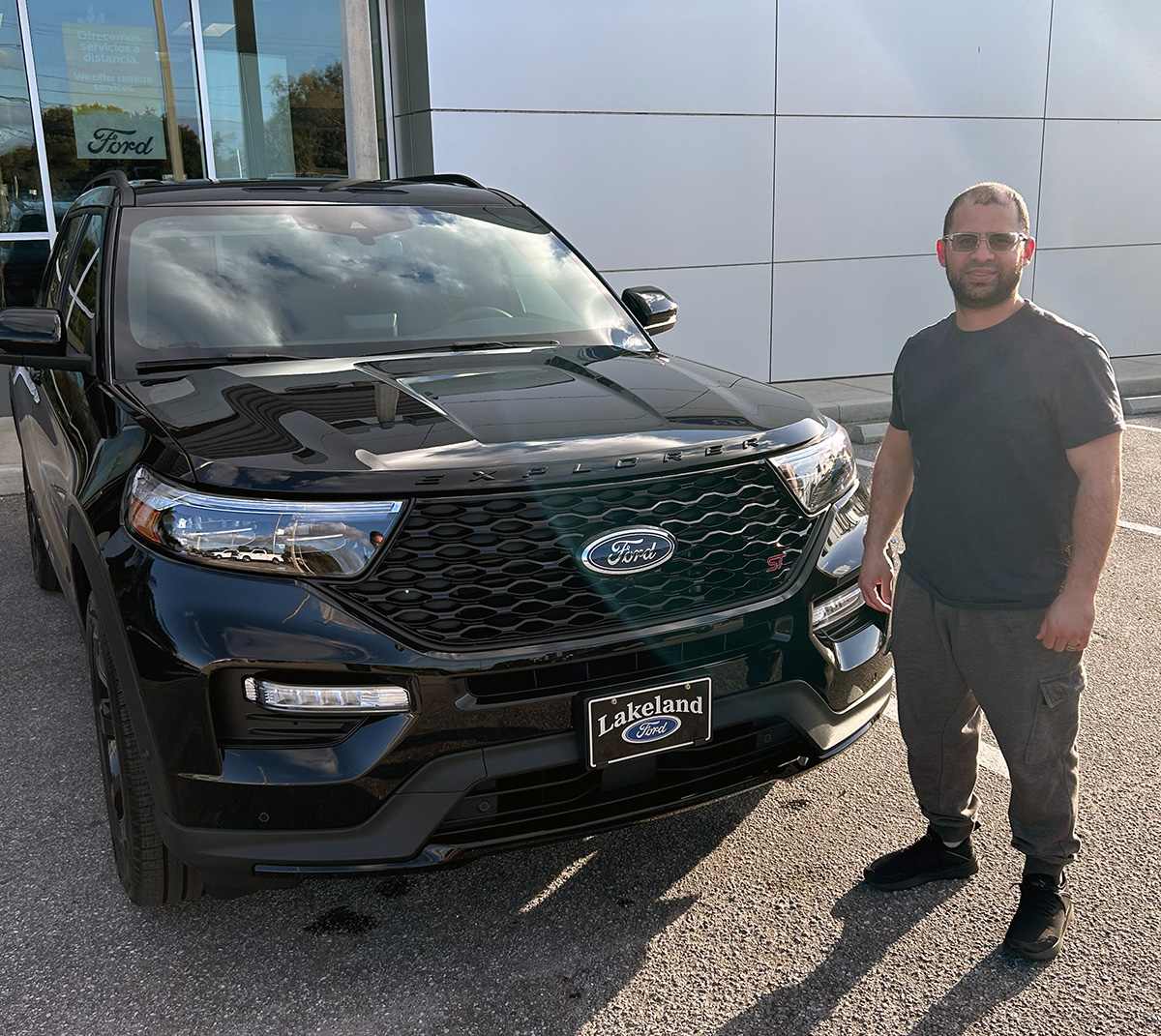 Lakeland_Ford's tweet image. Getting you what you really want is what we do &amp;amp; when Roberto Rivera stopped by to see what we had for #NewSUV&apos;s at #LakelandFord, he wasn&apos;t disappointed to find his new #2023Explorer with salesperson #CarltonGregory - #Congratulations Roberto &amp;amp; #ThankYou, we&apos;re here for you!