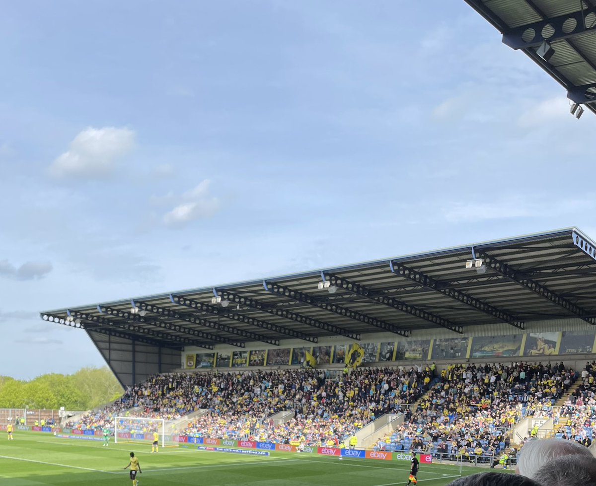 10 mins gone and feels like both sides have started quite well. Some incisive forward runs by #oufc but then again #posh look very much at ease moving the ball around ⚽️ 0-0