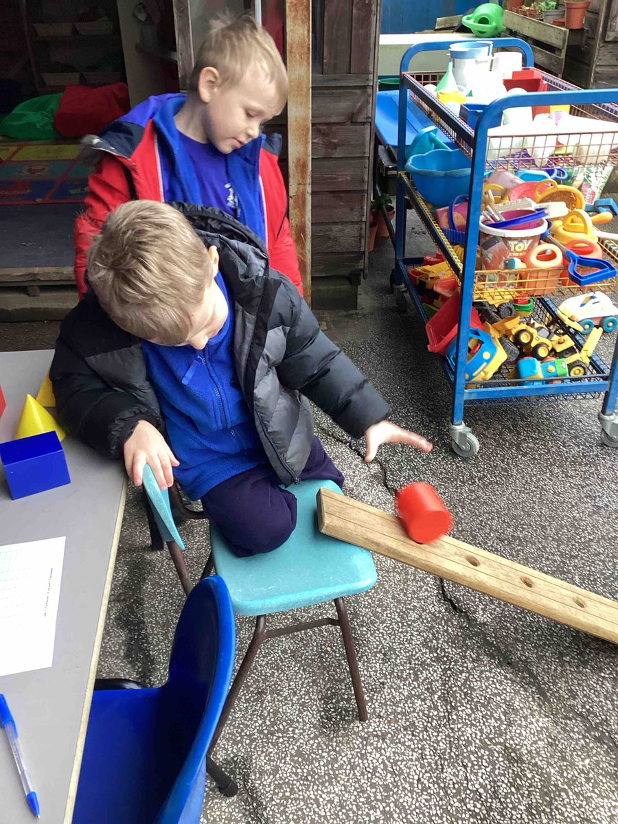 GEPSClass1's tweet photo. We began the Spring term by exploring 3d shapes and discovered if they would stack/roll/slide/roll &amp; slide! https://t.co/KqfCkNcDBn