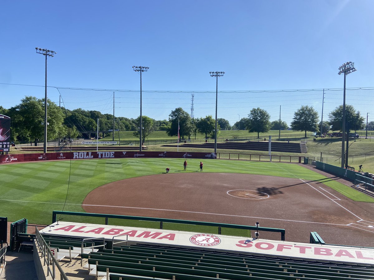 UACoachMurphy's tweet photo. BAMA SOFTBALL 1130 vs TAMU come out and enjoy the ☀️ https://t.co/FhEdlV7lD5