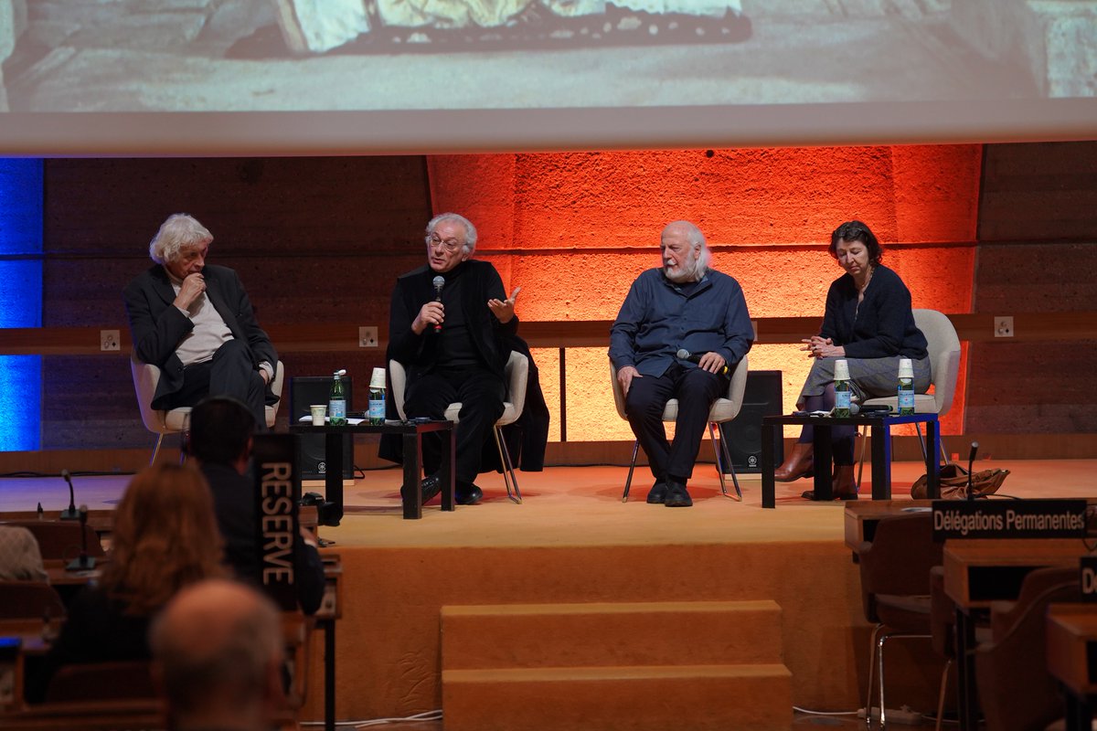 Coup d'envoi des célébrations du 100ᵉ anniversaire de Sergueï #Paradjanov, cinéaste hors du commun, avec la projection du film «Sayat Nova-La couleur de la grenade», en présence de Mme Zhanna Andreasyan, Ministre de @minESCSarm, @tolmajian & @ErnestoOttoneR, suivie d'un riche