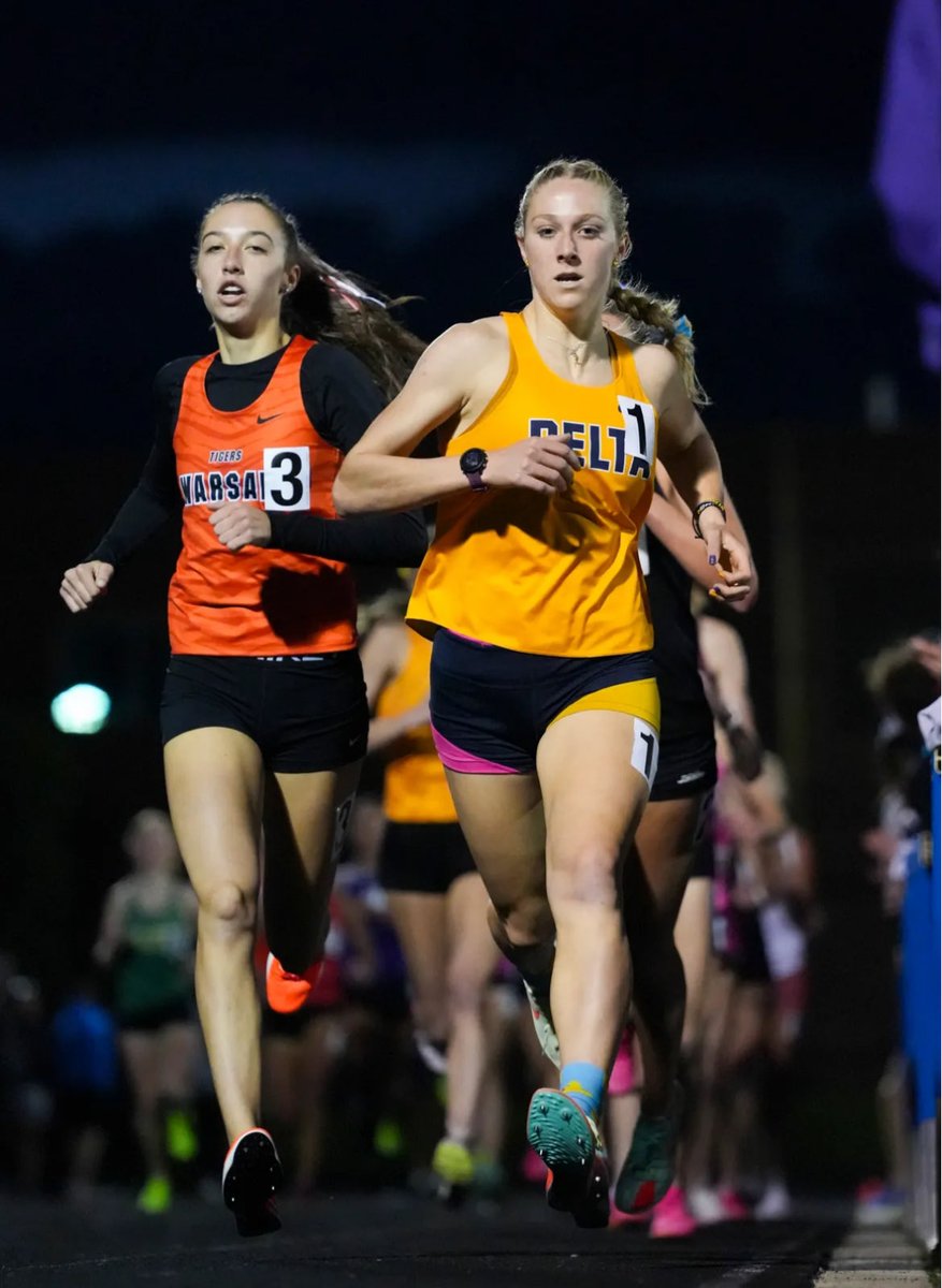 ⁦Fantastic mid-April racing in Indiana last night! Top distance runners from both in-state and out-of-state coming together for some crazy competition. ⁦@JoeyRastrelli⁩ ⁦@NickiSoutherla1⁩ giving us a little replay of last year’s state 1600!