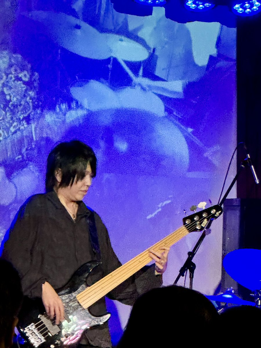 Sadasan_osaka's tweet photo. Toshiさん！
ありがとうございました🎸
控えめに言って最高でした✨✨
音楽は自由で楽しく心地よい時間である事を改めて気付かされた楽しいひとときでした。
これからも頑張って下さい！
お寿司〜🍣

#D_Drive
#D_Drive_Toshi 
#梅田always 
#アンパンマン
#恐るべし裏物販ありがとうございます https://t.co/ZixVB37YIc