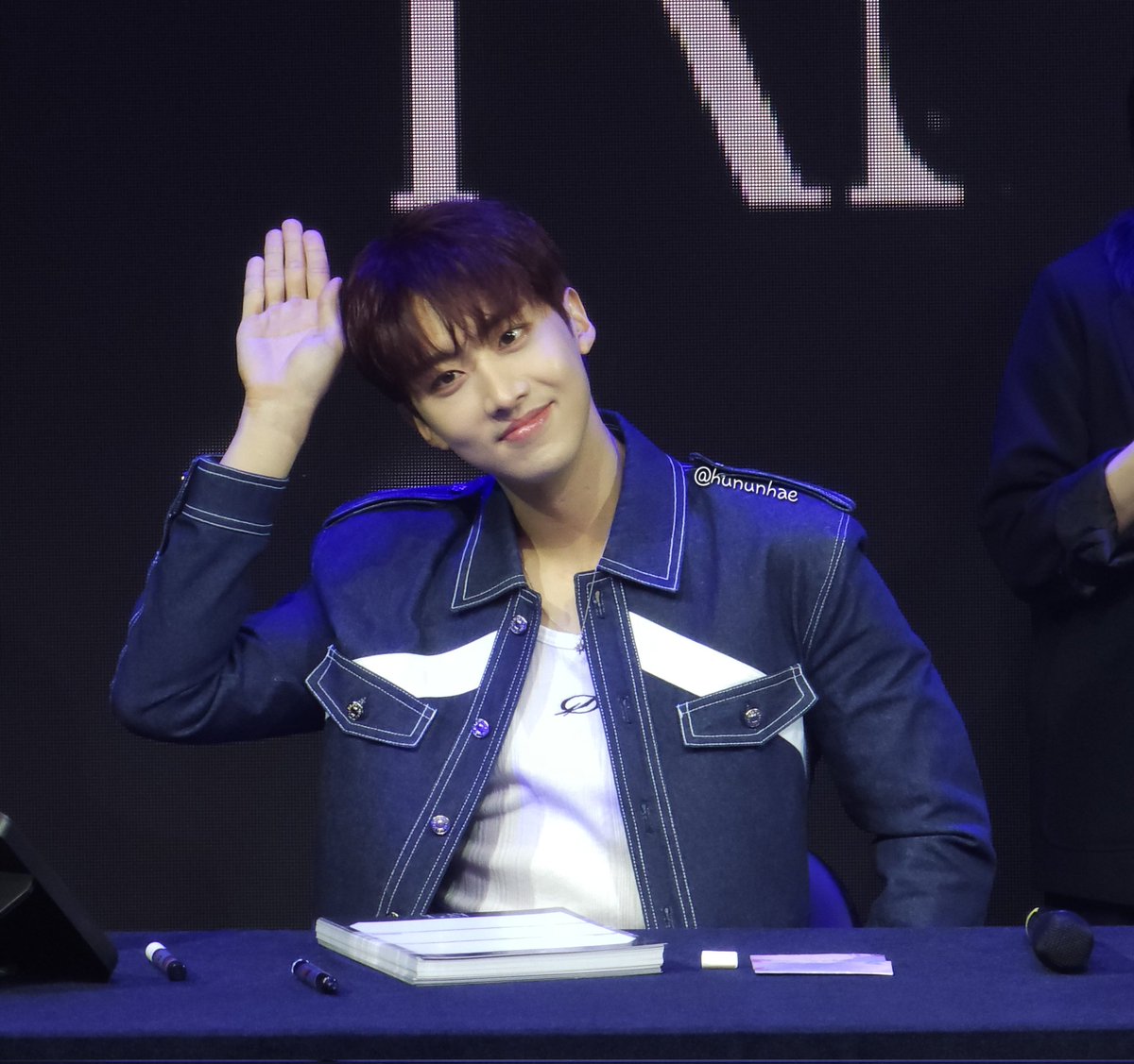 hununhae's tweet photo. 240413 크나큰 팬콘서트

오늘 미모 또 리즈 갱신한 또니 ㅠㅠ
#정인성 #크나큰 #KNK https://t.co/VzngBh5SqN