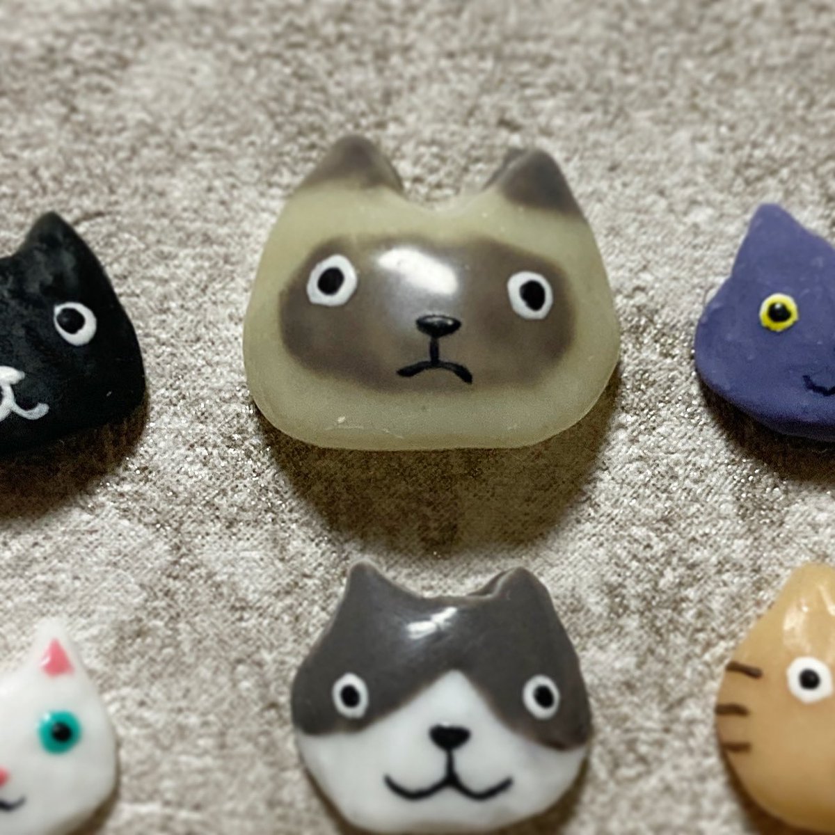 ひさびさにてづくりパーツ🐈粘土ジェルで形を作って、ジェルで色をつけています💫ちょっとでかく作りすぎたかもですが…🐱 #ネイルチップ #ネイルチップオーダー #ネイルチップデザイン #ネイルチップ販売 #3Dネイル #にゃんこネイル #にゃんこネイルチップ