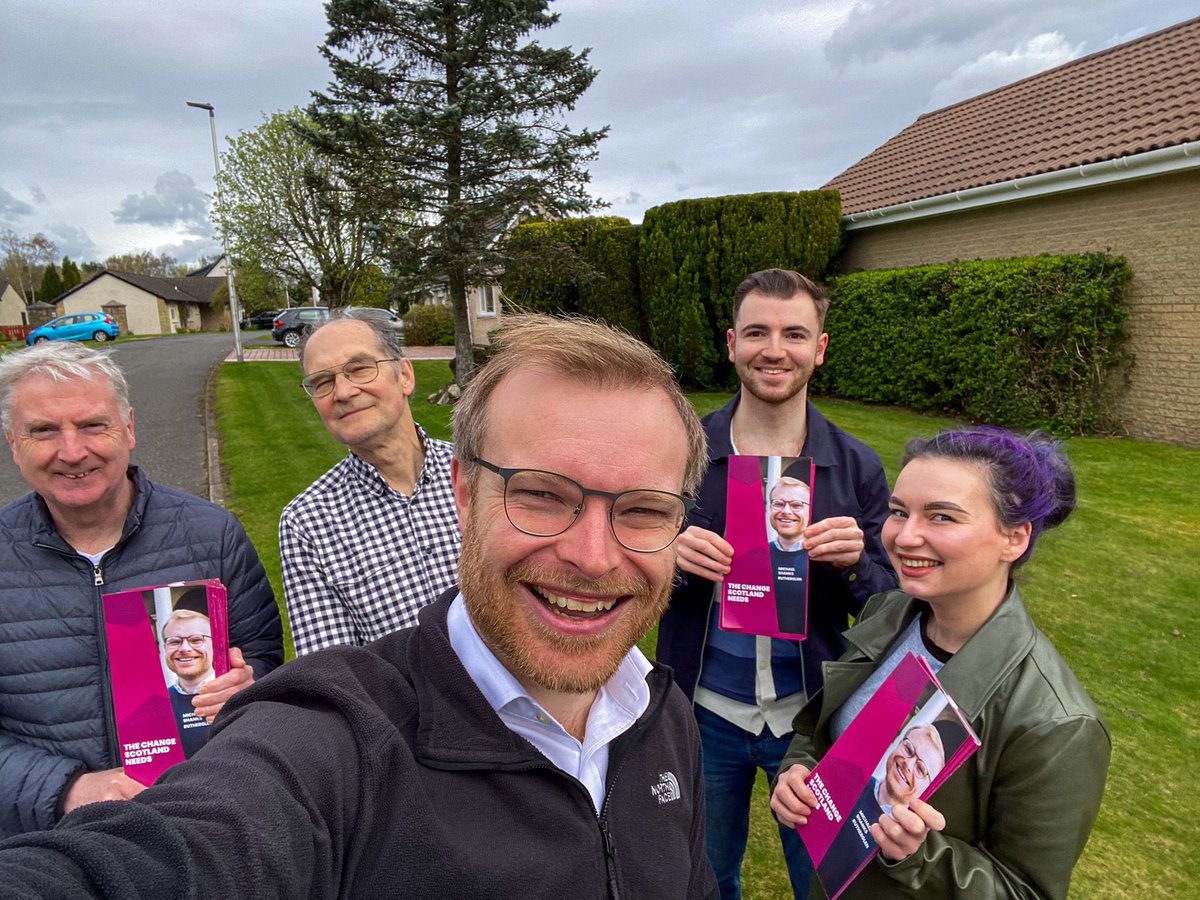 Another blustery morning in Bothwell, which will be part of the Rutherglen constituency at the next General Election. Here, the frustration at years of SNP and Tory incompetence is palpable. People are turning to @ScottishLabour to deliver the change their communities need.🌹