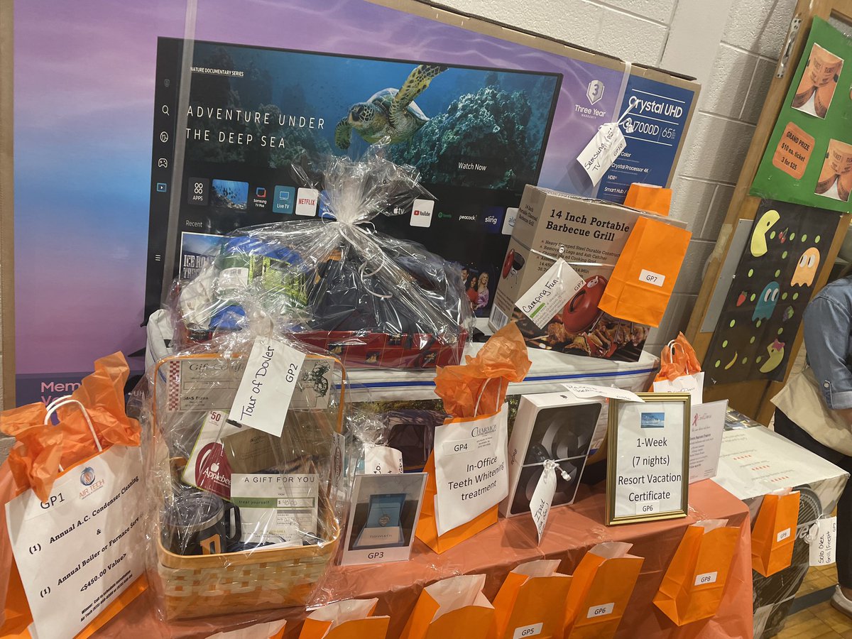 AcademyStreetES's tweet photo. Another Successful ASE Tricky Tray! Tons of prizes, smiles, laughs, and hard work made this a success! Thank you to our PTA who always go above and beyond to make this special! Shout out to the teachers and staff who helped! Go Tigers! 🐅
@PublicDover
#ATEAM
#TrickyTray https://t.co/uDiUO2O974