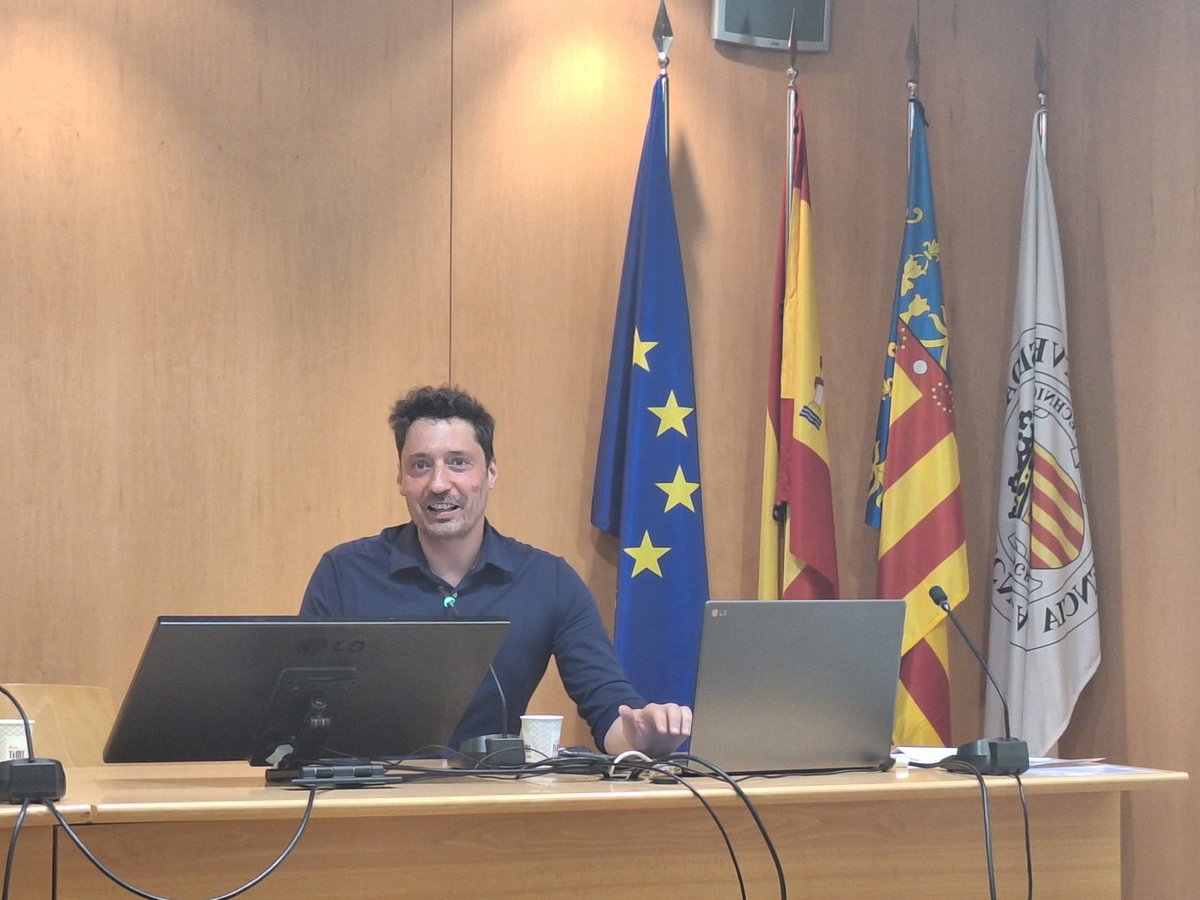 Jornadas del Aula de Geometrías Jurídicas "Ventajas económicas y sociales de la inscripción gráfica en el Registro de la Propiedad", intervinieron profesionales del Registro de la Propiedad, de la AEGE y alumnos que trabajan en los proyectos que se están desarrollando en el Aula