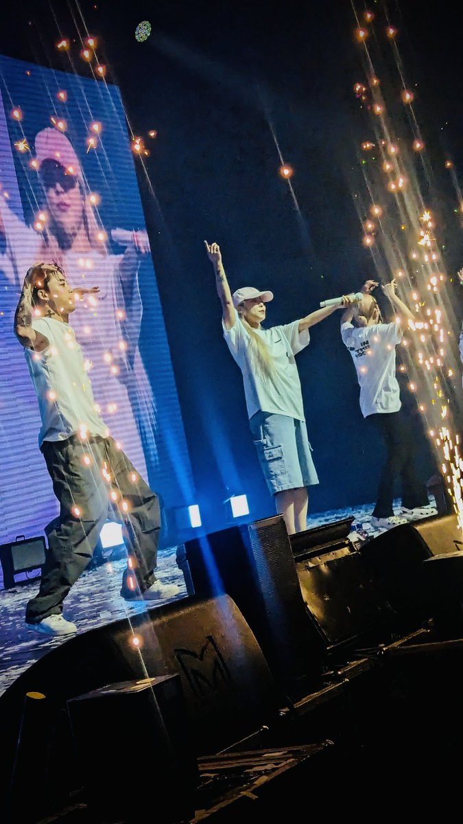 KmmunityPH's tweet photo. Whee made it here too! ✌️

Filo Moos mag-ingay! Our beautiful and talented Whee In is breathing the same air as us 😍😲 Drop your fancams below chingus and let’s make this a memorable #WheeIntheMoodinManila 🫶🏻 https://t.co/ycslCTzr0l