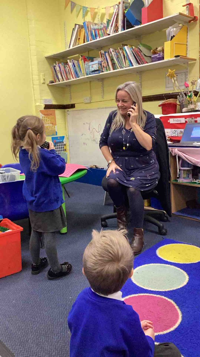 GEPSClass1's tweet photo. We roleplayed making 999 telephone calls and set up our own Emergency Call Centre for our People Who Help us topic! 👮‍♀️🧑‍🚒👨‍⚕️👩‍⚕️🚓🚒🚑 https://t.co/JrIA1bQyli