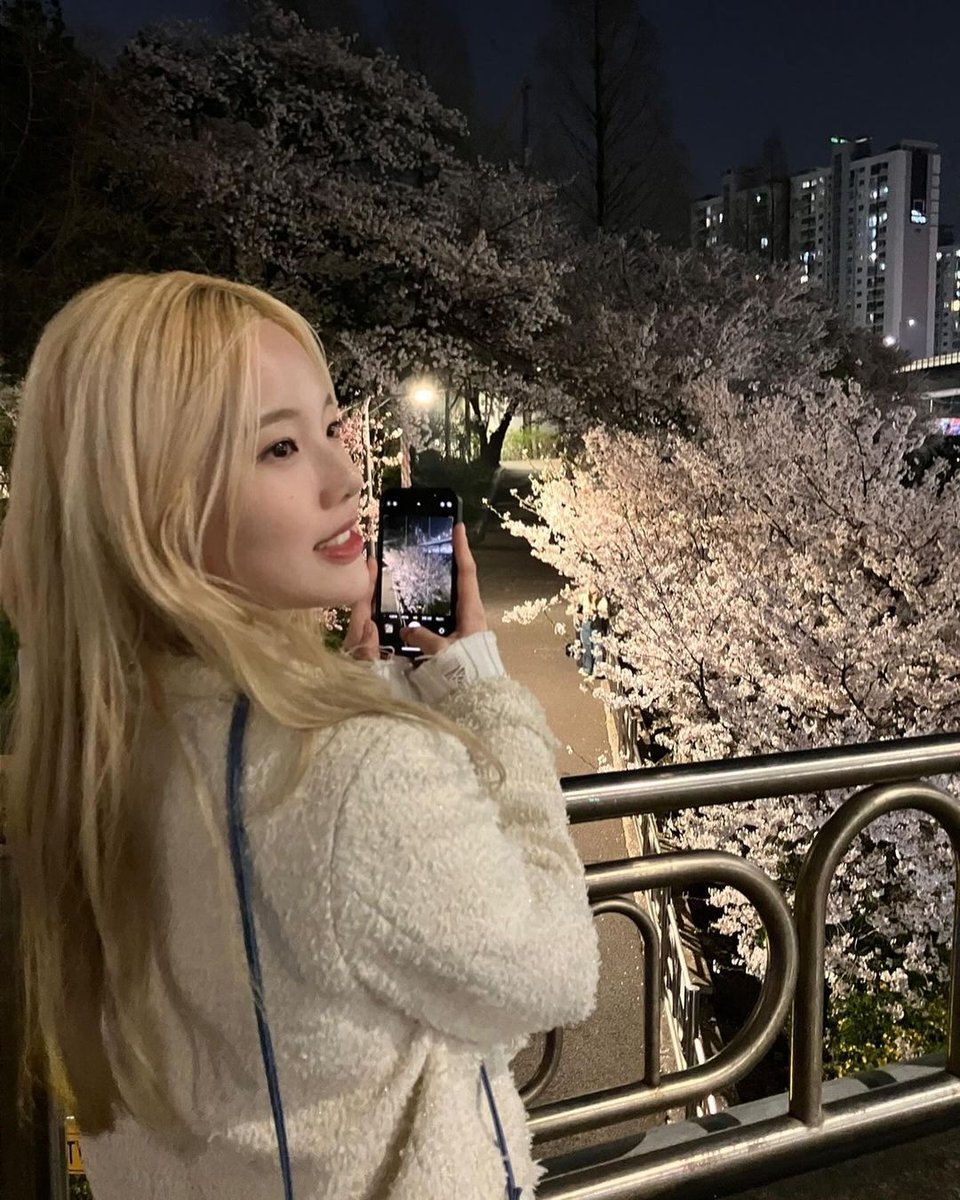 [OFFICIAL] 240407 #Weeekly Instagram Update

“Spring night🌸✨️”

#LeeSoojin #이수진 #위클리
@_Weeekly @by_Weeekly